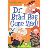 [9780061554124] My Weird School Daze #07: Dr. Brad Has Gone Mad!
