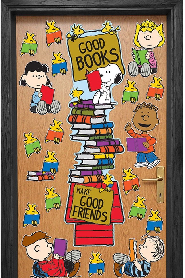 PEANUTS READING DOOR DECOR KIT (24pcs)